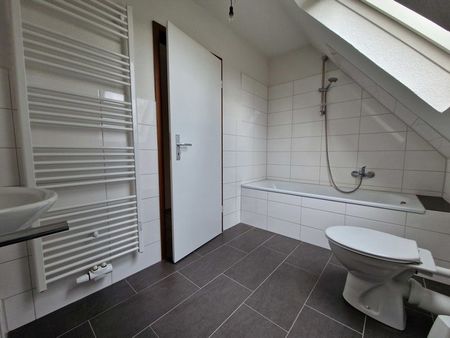 So macht wohnen Spaß: günstige Dachgeschosswohnung - einzugsbereit für Sie renoviert - Foto 4