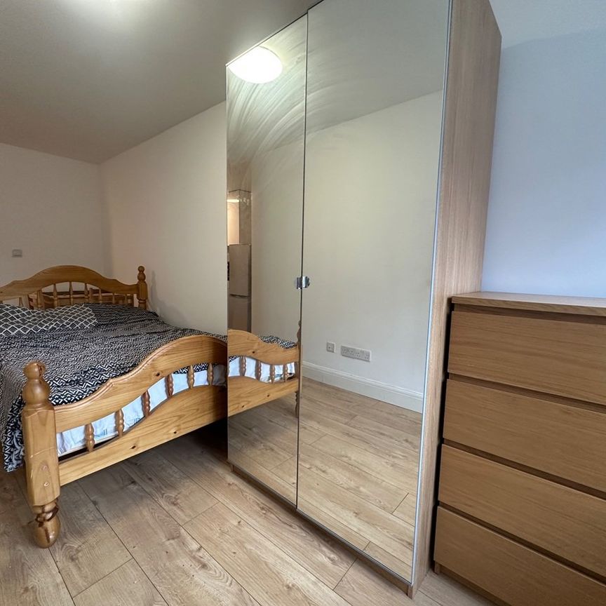 Studio Flat, Mcgovern, NW6 - Photo 1