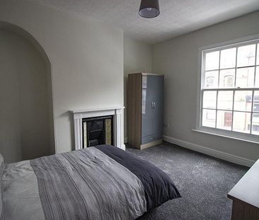 4 bedroom townhouse to rent - Photo 3