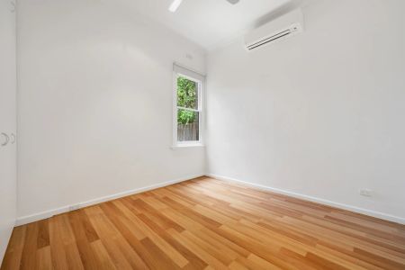 Modern and spacious home - Photo 2