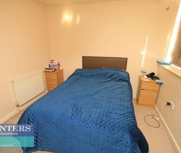 2 bedroom Flat To Let - Photo 1
