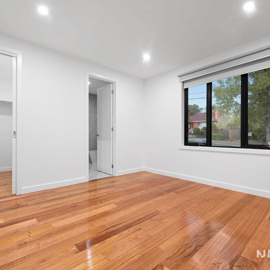 1/8 Fyfe Avenue, RINGWOOD - Photo 1