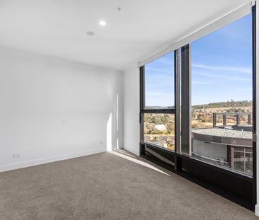 Modern, urban living in the heart of Woden - Photo 2