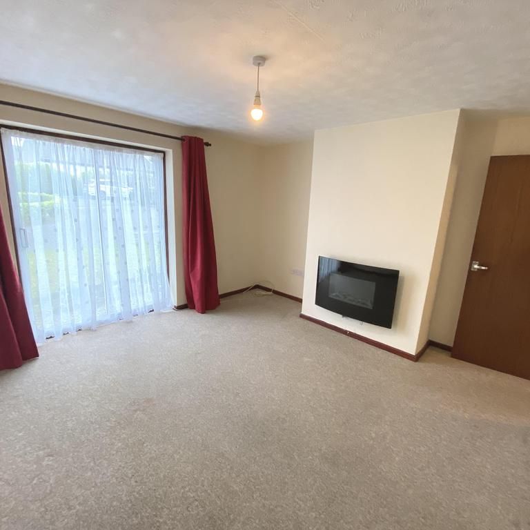 3 bedroom detached bungalow to rent - Photo 1