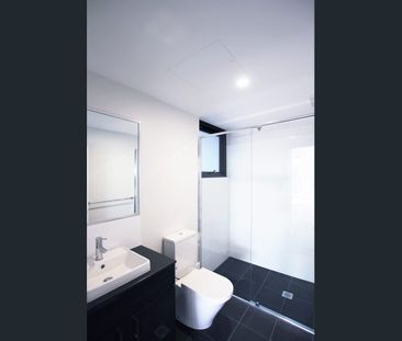 TOP FLOOR APARTMENT OVERLOOKING PERTH CITY! - Photo 6