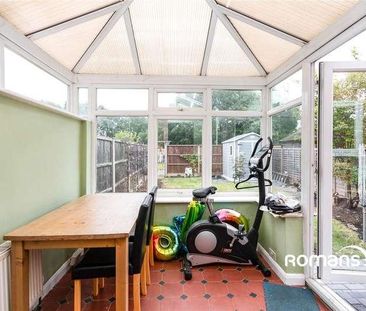 Elles Close, Farnborough, GU14 - Photo 6