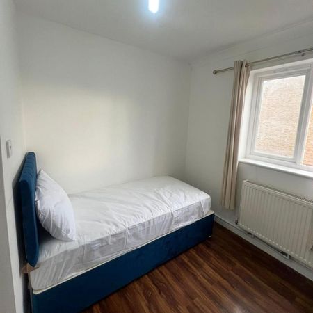 1 bedroom in a house share to rent - Photo 4