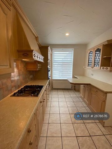 3 bedroom flat to rent - Photo 3