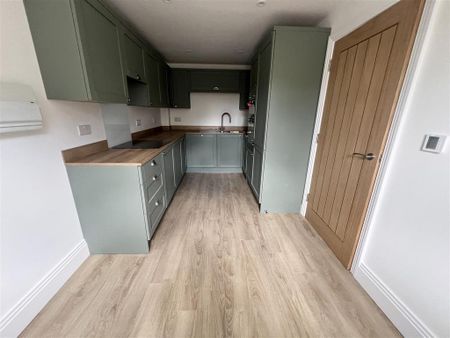 3 bedroom semi-detached house to rent - Photo 4