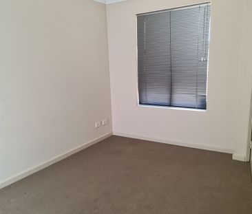 Spacious family home close to the Swan Valley - Photo 3