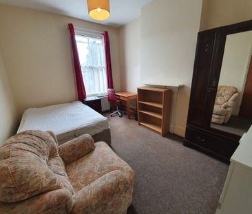 5 Bed Student Accommodation - Photo 3