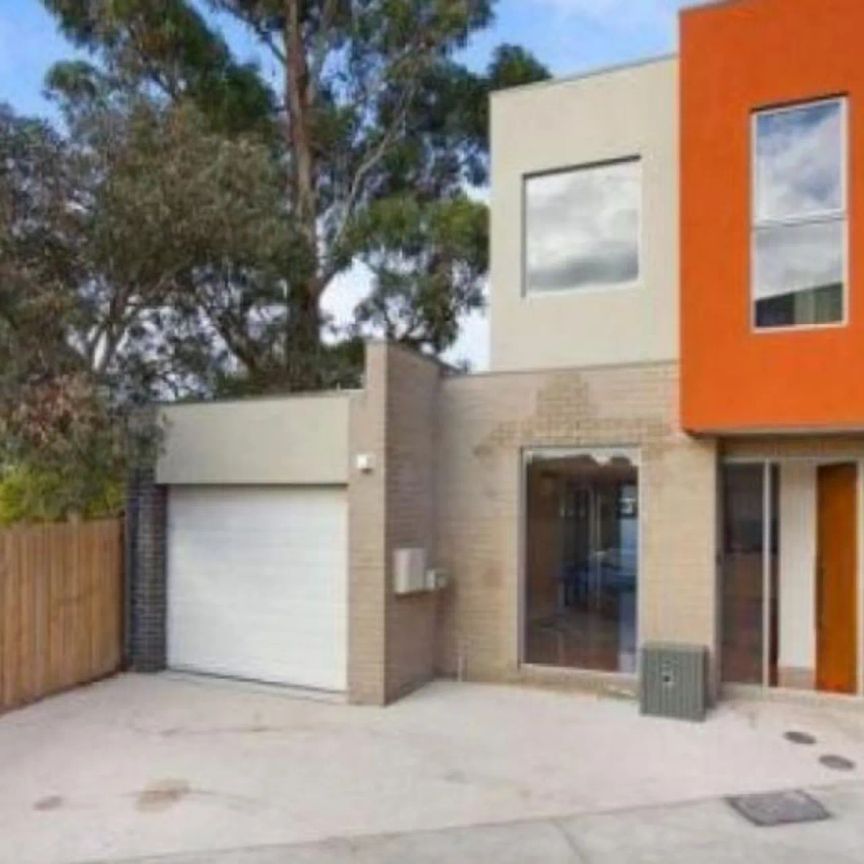 STUNNING TOWNHOUSE in a PARKSIDE LOCATION! - Photo 2