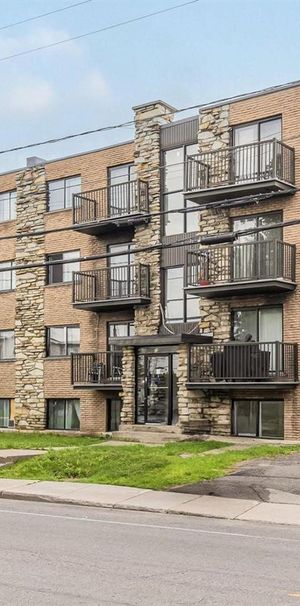 2-bedroom - 24 Boulevard Saint-Elzéar Ouest, Laval - Photo 1