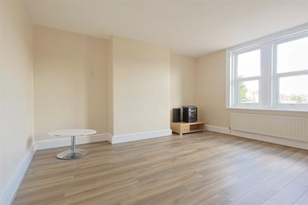 4 bedroom Student Maisonette to rent in High Street, Gosforth, Newcastle upon Tyne - Photo 2