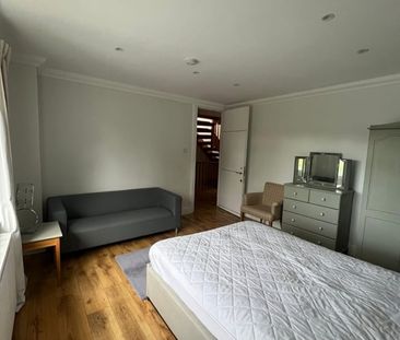 Room in a Shared House, Redford Avenue, SM6 - Photo 1
