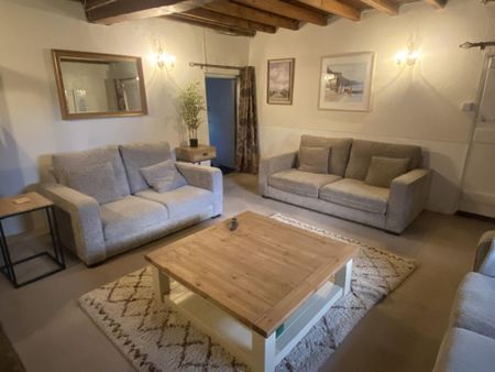 4 bedroom detached house to rent - Photo 2