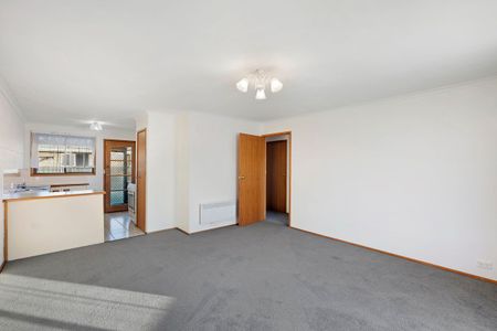 Tidy Two Bedroom Unit in a quiet complex - Photo 2