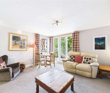 Commonwealth Drive, Three Bridges, Crawley, West Sussex, RH10 - Photo 2