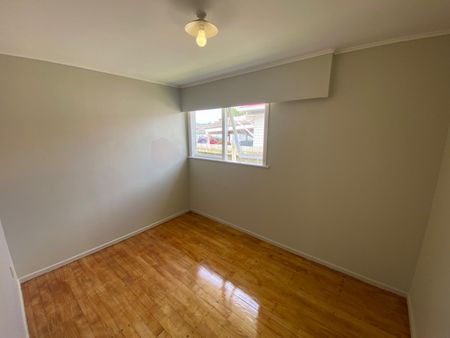3 Bedrooms in Henderson - Photo 3