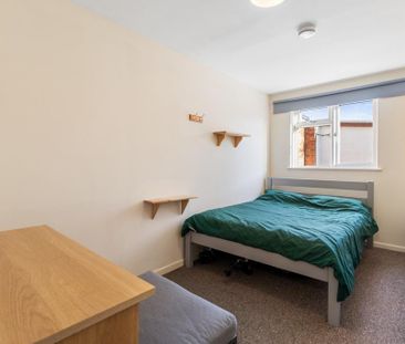 6 bedroom semi-detached house to rent - Photo 3