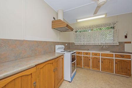 Charming Queenslander Home - Available for Move In Now!! - Photo 4