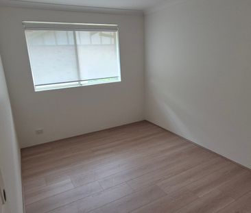 2 BED - 2 CAR LOCK UP GARAGE - RENOVATED APARTMENT - Photo 4