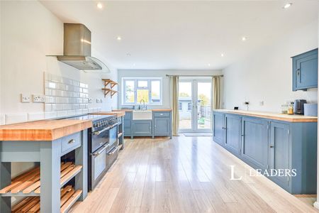 4 bedroom house to rent Stewarts Way, Manuden, Bishop's Stortford, Essex, CM23 - Photo 2