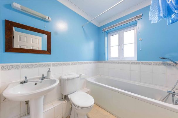 4 bedroom detached house to rent - Photo 1