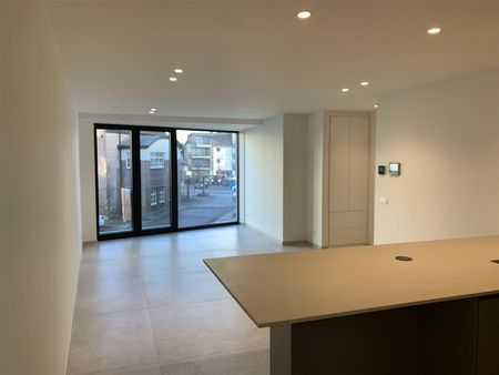 Volledig vernieuwd appartement te huur - Photo 4