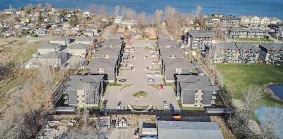 Beau 5 1/2 récent, libre MAINTENANT ! Domaine du Golf; BAISSE DE PRIX !! - Photo 2