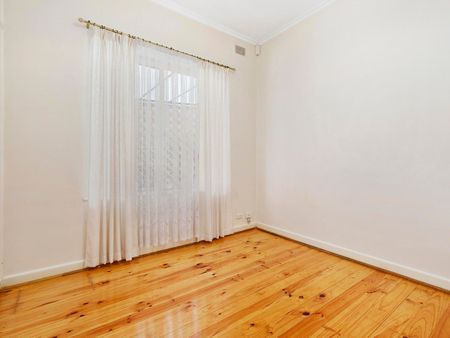 Perfect Location and Neat as a Pin - Photo 3