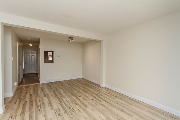 For Lease - 1800 Stonehenge Crescent, Cyrville - Carson Grove - Pineview, Ontario - Photo 1