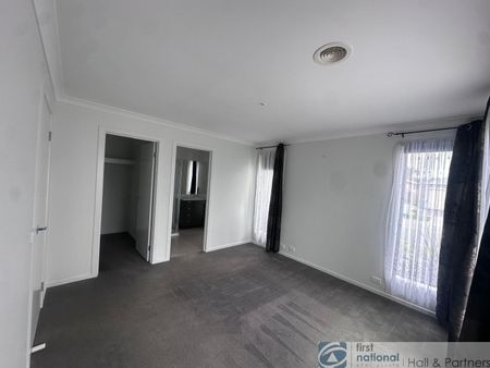 Anyone like soccer or athletics? - Photo 4