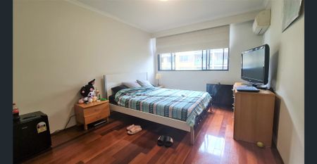 Positioned in one of Pyrmont’s most sought after complex, this renovated furnished 2 bedroom apartment feature: - Photo 4