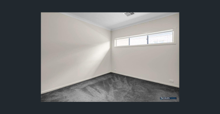 Moden 4 Bedroom Home in Surrey Downs - Photo 2