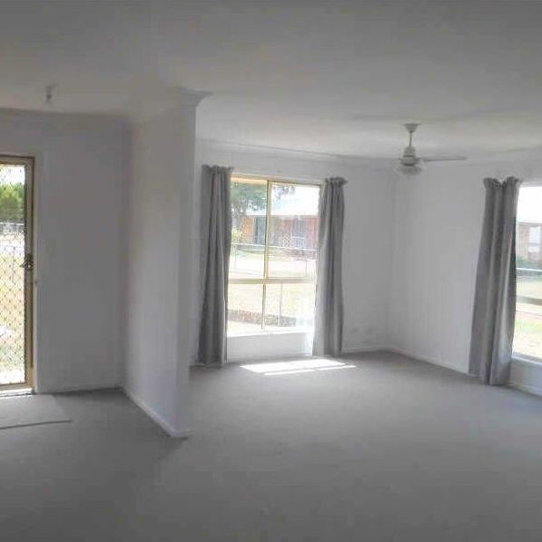 Comfortbale Three Bedroom Home - Rent will be increased to $550 from 03/06/2026 - Photo 1