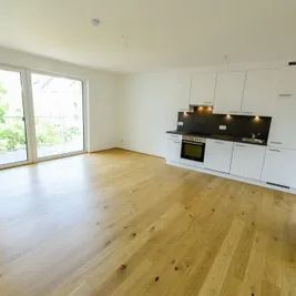 HELL, NEUWERTIG UND BARRIEREFREI MIT GROSSEM BALKON - Photo 1