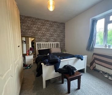 Three bedroom house ideal for families- £2400 pcm - Photo 4