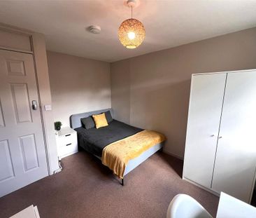 1 bedroom in a house share to rent - Photo 2