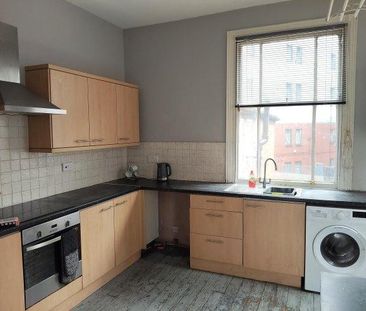 3 bedroom flat to rent - Photo 6