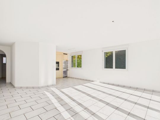 Beautiful 3.5-room apartment on the ground floor in a quiet, sunny location in Zizers - Foto 1