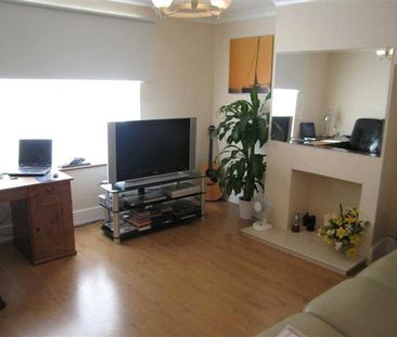 2 bedroom end of terrace house to rent - Photo 2