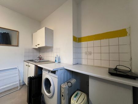 Studio Flat, Robinson Road, SW17 - Photo 4