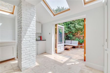 4 bedroom terraced house to rent - Photo 2