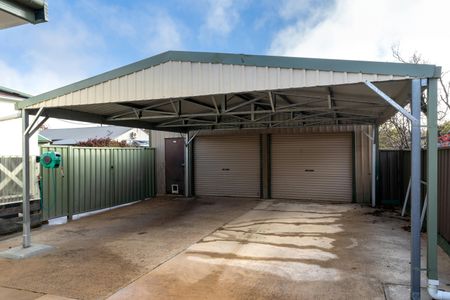 Family Home - Prime Location - Photo 2