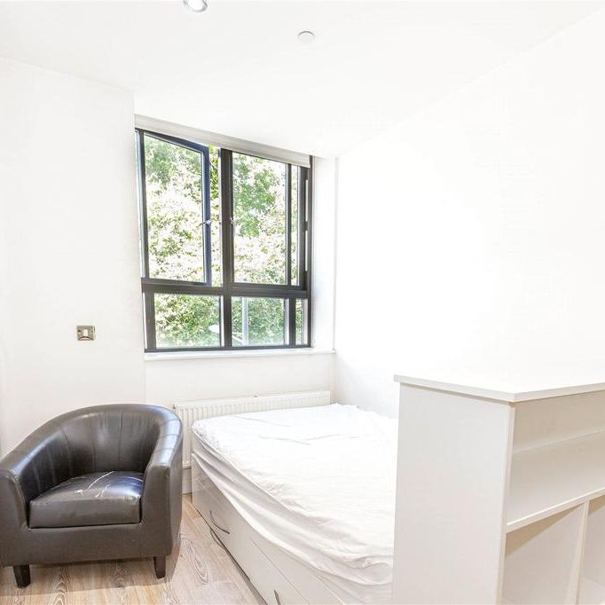 Studio to rent - Photo 1