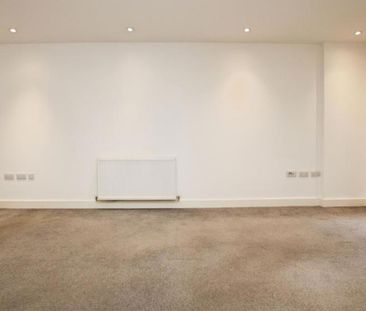 A brilliant property with a private terrace. Located in Wapping Wha... - Photo 1