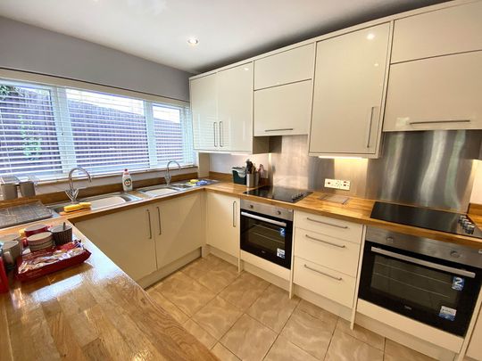 Downs Road, Canterbury - Photo 1