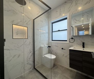 BRAND NEW LUXURY LIVING WITH MOUNTAIN VIEWS! - Photo 4