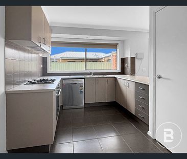 3 Bedroom refreshed family home - Photo 3